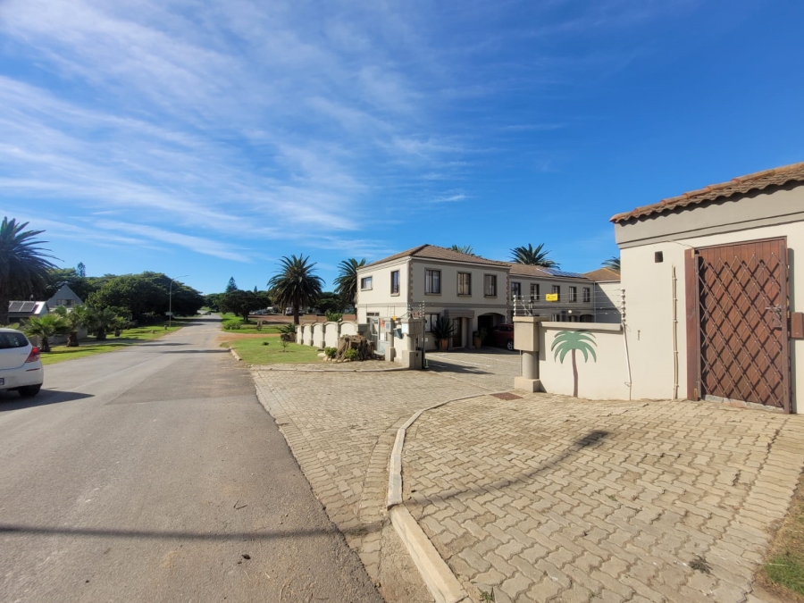 To Let 3 Bedroom Property for Rent in Paradise Beach Eastern Cape